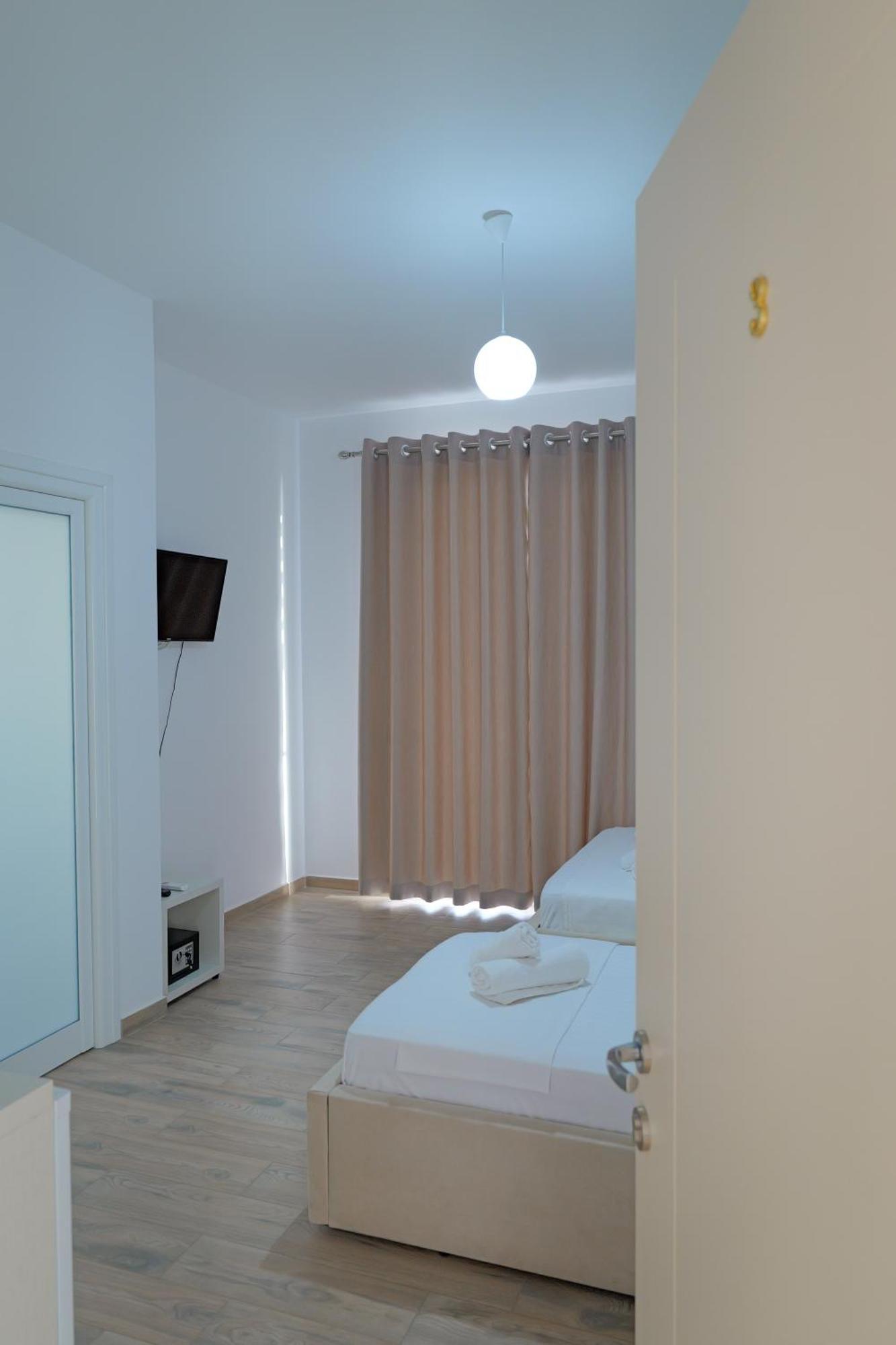 Hotel Veliaj Ксаміл Екстер'єр фото