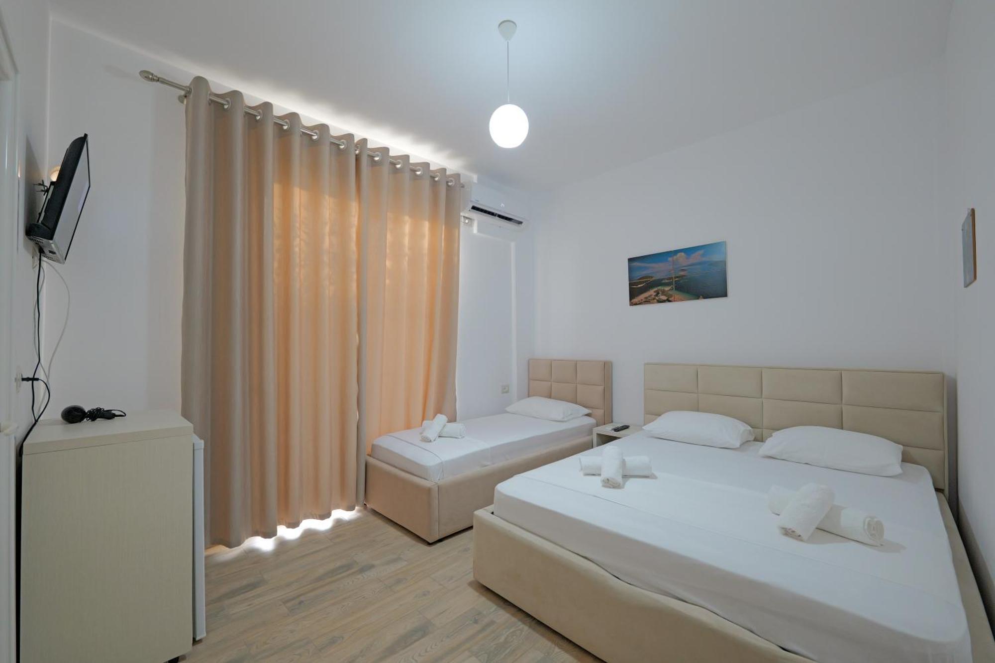Hotel Veliaj Ксаміл Екстер'єр фото
